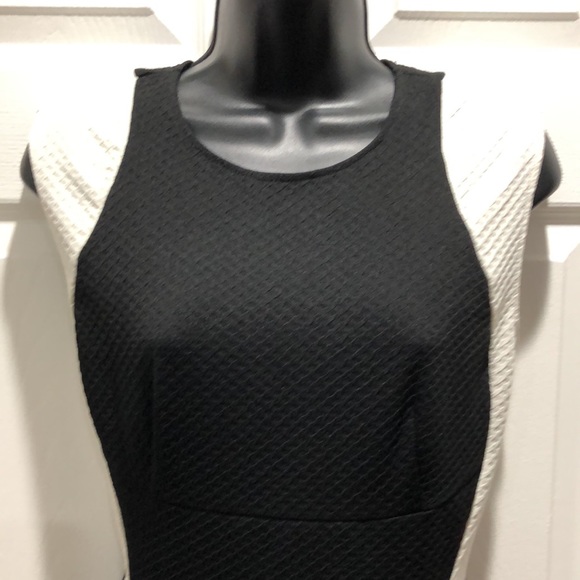 Simple but cute black and white dress - Picture 2 of 5